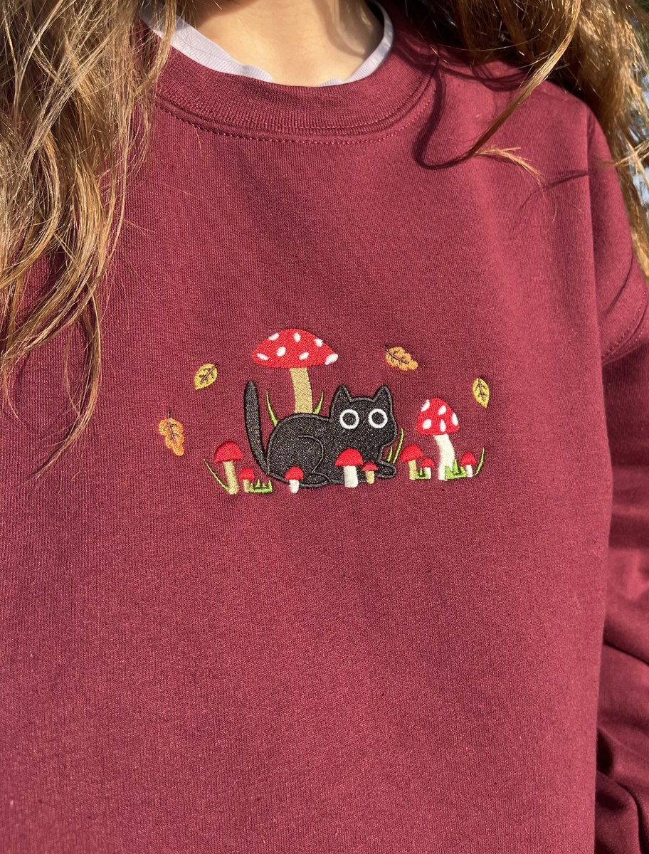 nooksneedlesco's tweet image. SWEATSHIRT GIVEAWAY ✨

because you all love mushroom cat! giving away another one of these cute sweatshirts!
🐈‍⬛🍄🍂✨

to enter:
🍄follow me
🍄like &amp;amp; repost
🍄reply which colour is your favourite
🍄tag someone for an extra entry

open internationally 🌎
closes 5th February! ✨