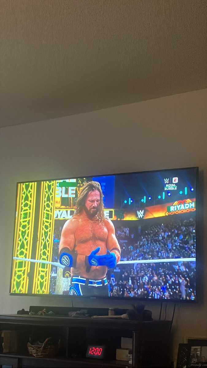 AJ Styles retiring in front of a half empty crowd in Saudi Arabia just feels so wrong #RoyalRumble