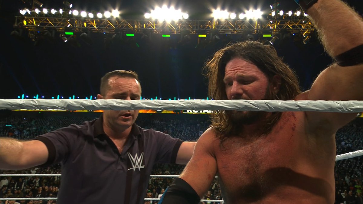 wwe_per's tweet photo. SE ACABÓ!!! 
Gunther DERROTA a Aj Styles. Por lo tanto “El Fenomenal" se retirará oficialmente de WWE. #RoyalRumble #AjStyles https://t.co/WauiXaw1ZQ