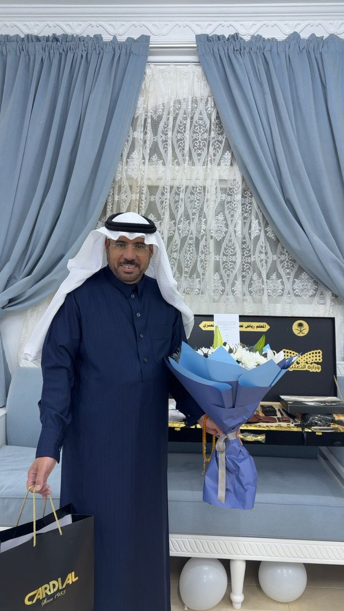 amer_gmgom's tweet photo. مبادرةً الزملاء الافاضل 
بمدرسة ابن الأثير
 بتوديع الاستاذ القدير
  رياض غصاب المضياني العنزي
معلم لغة عربية  
حيث ترك اثراً طيب وبصمة تذكر عند الجميع وهو  مثال للمعلم المخلص  والمتميز في عمله ومحبوبا عند طلابه وكذلك ا��لياء الأمور يستاهل هذا التكريم 
وفقك الله https://t.co/6giagHg136