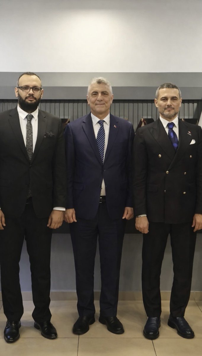 Ticaret Bakanımız Sn. Prof. Dr. Ömer Bolat ‘ı MÜSİAD Antalya Şubemizde misafir ettik. İş dünyamızın nabzını tutan, üretimi ve ihracatı merkeze alan bir istişare ortamında bizlerle beraber olan bakanımıza teşekkür ederiz. 
<a href="/omerbolatTR/">Prof. Dr. Ömer Bolat</a> 
<a href="/ticaret/">T.C. Ticaret Bakanlığı</a> 
<a href="/yusufakgul07/">Yusuf AKGÜL</a> 
<a href="/antalyamusiad/">MÜSİAD Antalya</a>