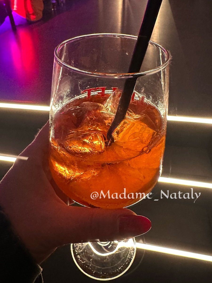 Madame_Nataly's tweet photo. To nie toast🍹
To chwila, w której decyduję, kto zostaje przy stole🫦 https://t.co/KmfvxbnGZn