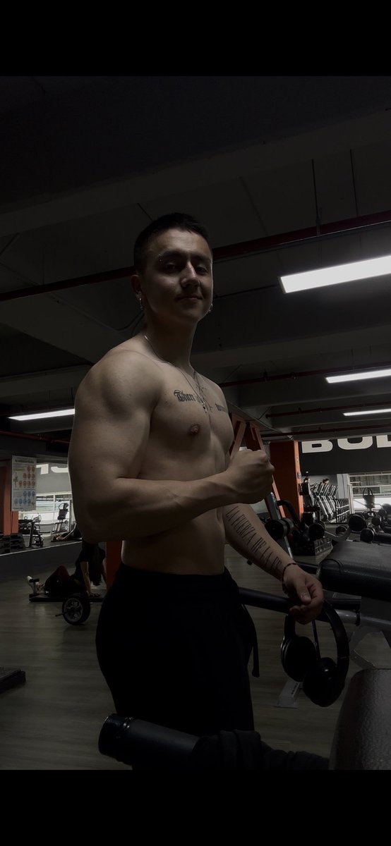 SebasAlarcon_'s tweet photo. Para cuando entreno nariz? https://t.co/mu5Yngdzbp