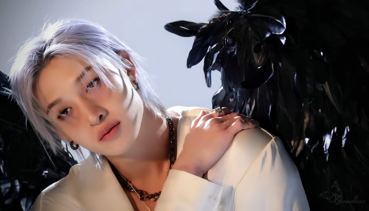 Bluewillow_0922's tweet photo. Christopher Chahn Bahng screenshots from the 6th Gen making of video #bangchan #christopherbahng #angels #skz #straykids https://t.co/dy1xDeWJnR