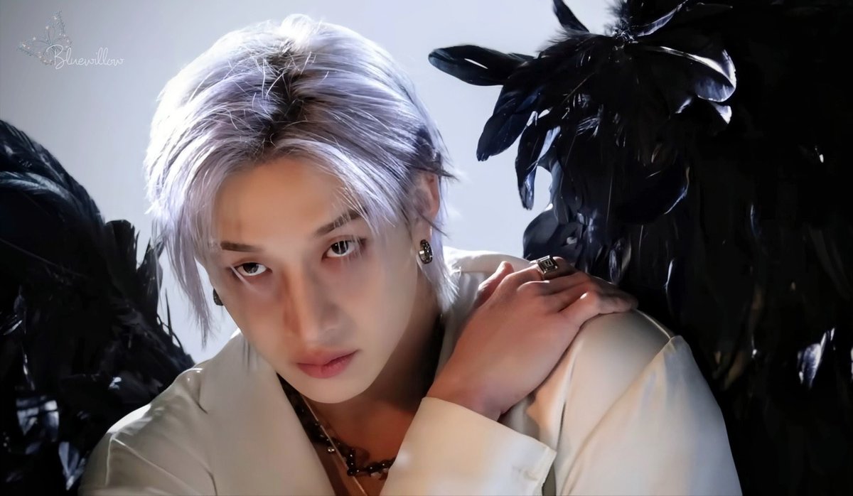 Bluewillow_0922's tweet photo. Christopher Chahn Bahng screenshots from the 6th Gen making of video #bangchan #christopherbahng #angels #skz #straykids https://t.co/dy1xDeWJnR