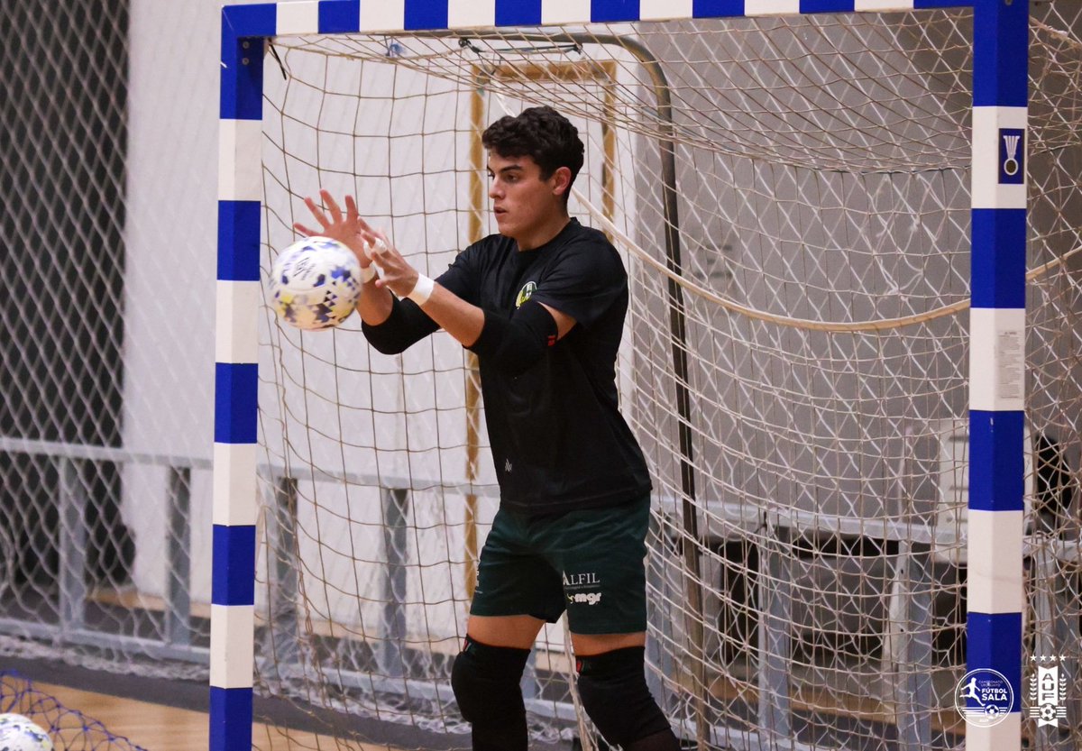 Guille263's tweet photo. #Primera | #MercadoDePases - Santiago Scholderle es incorporación de #Nacional para afrontar la temporada 2026 del Campeonato Uruguayo. 

2️⃣ Será el segundo club del golero, tras su camino formado en Urupan. https://t.co/sDXmPJ11pV