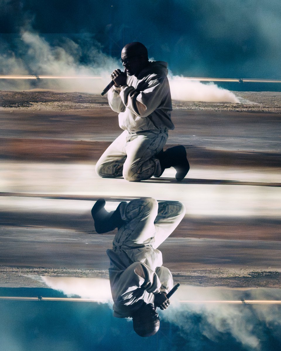 ComplexMusic's tweet photo. Ye takes Mexico City 🇲🇽

(📸 jm.edia/IG) https://t.co/HJg6jnpXux