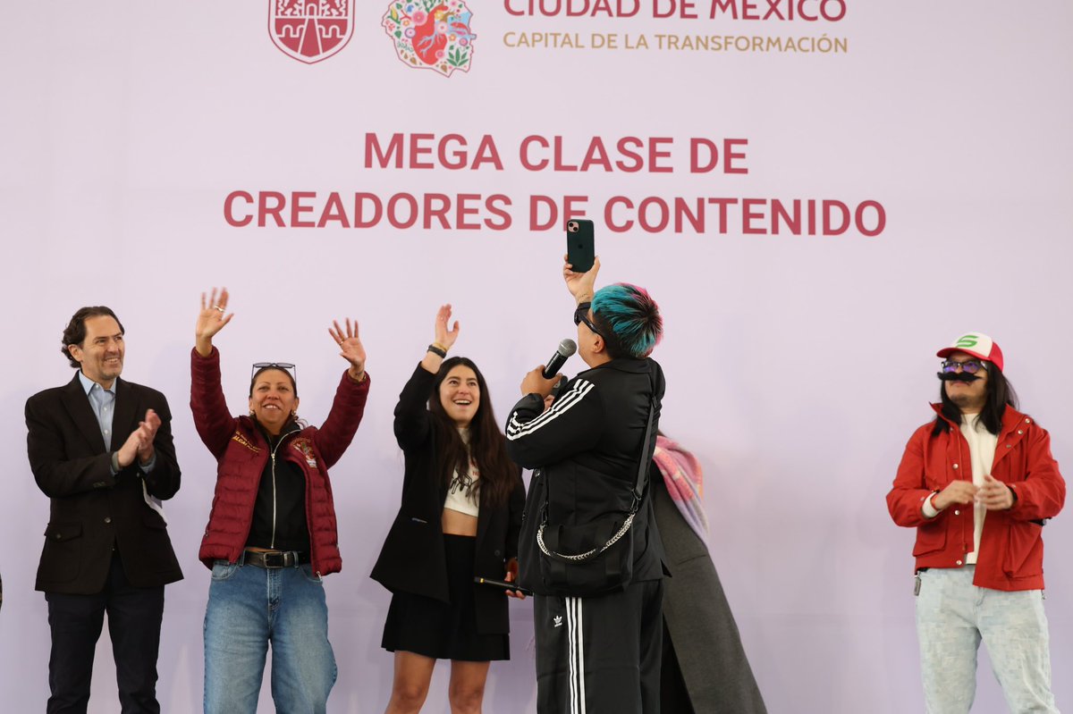 👩🏻‍💻 El equipo de <a href="/TikTokLatAM/">TikTok LatAm</a>, en colaboración con la titular <a href="/ManolaZabalza/">Manola Zabalza</a> de <a href="/SedecoCDMX/">Secretaría de Desarrollo Económico</a>, impartió la mega clase “Estrategias para Potenciar tu Presencia Digital” totalmente gratuita. 🤩📲

👏 ¡Sigamos construyendo la economía de nuestra #CapitalDeLaTransformación a través de