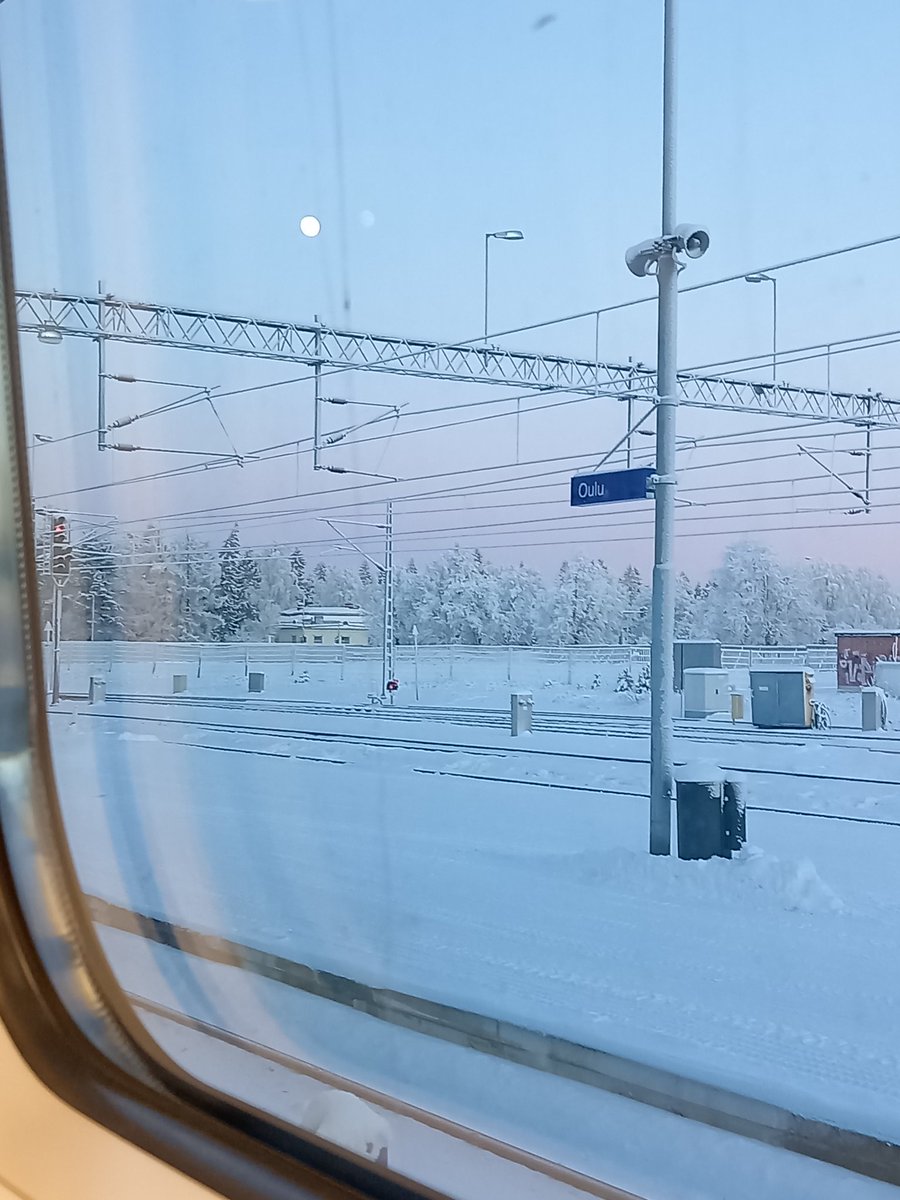 Hardwing84's tweet photo. Nyt vasta ensimmäistä kertaa Kastellin kaukaloa tuijottamassa livenä eikä ollut kehno visiitti. Tytöt pelasi hyvin ja 60 minuutin jälkeen valotaululla lukemat 0-4 BC:lle 👏 @fbc_loisto @FBCTurku @Pallokeskelle #salibandy #lauantai #ssrankatankat #fbcturku #t18 #junamatka https://t.co/ytuOVuogxy