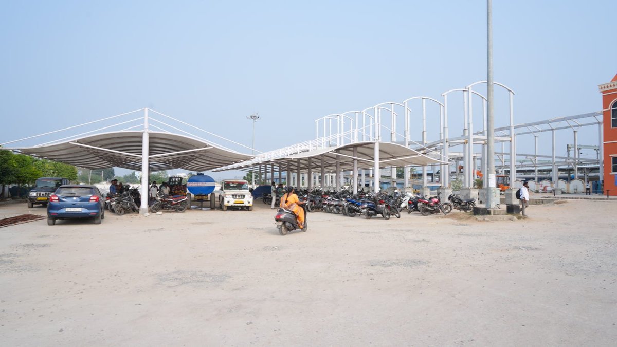 amaravatinews24's tweet image. 𝐌𝐚𝐜𝐡𝐢𝐥𝐢𝐩𝐚𝐭𝐧𝐚𝐦 (𝐀𝐦𝐫𝐢𝐭) 𝐒𝐭𝐚𝐭𝐢𝐨𝐧 works

Inspected by South Central Railway General Manager

#AndhraPradesh #Machilipatnam