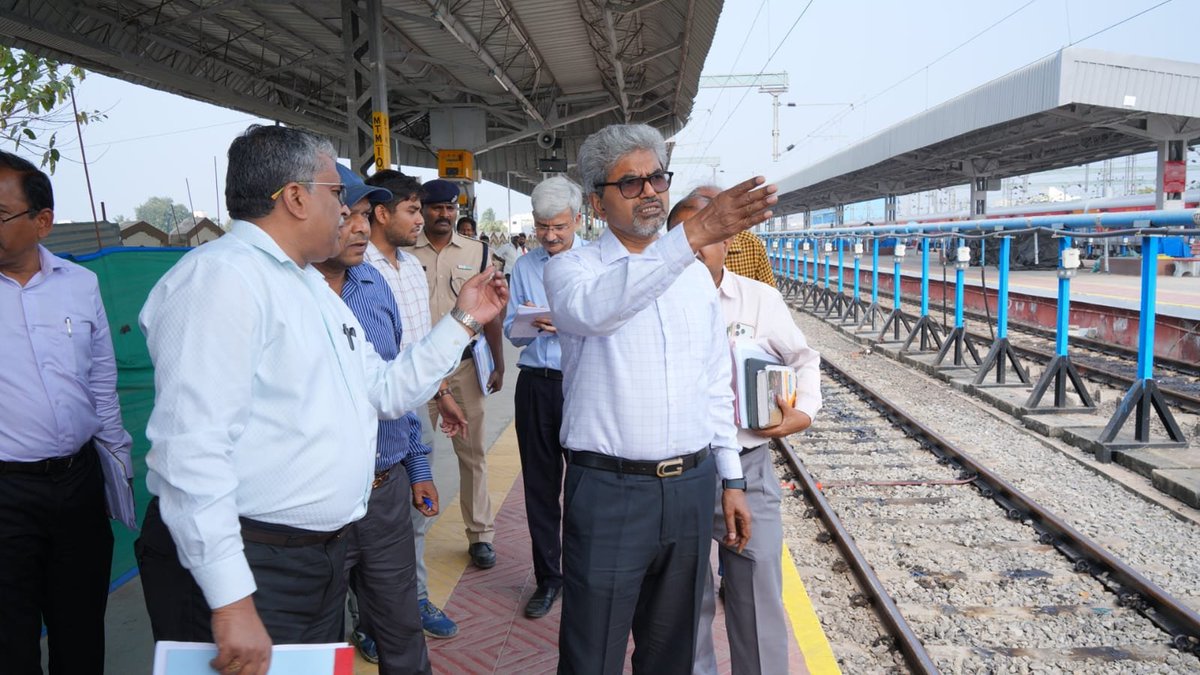 amaravatinews24's tweet image. 𝐌𝐚𝐜𝐡𝐢𝐥𝐢𝐩𝐚𝐭𝐧𝐚𝐦 (𝐀𝐦𝐫𝐢𝐭) 𝐒𝐭𝐚𝐭𝐢𝐨𝐧 works

Inspected by South Central Railway General Manager

#AndhraPradesh #Machilipatnam