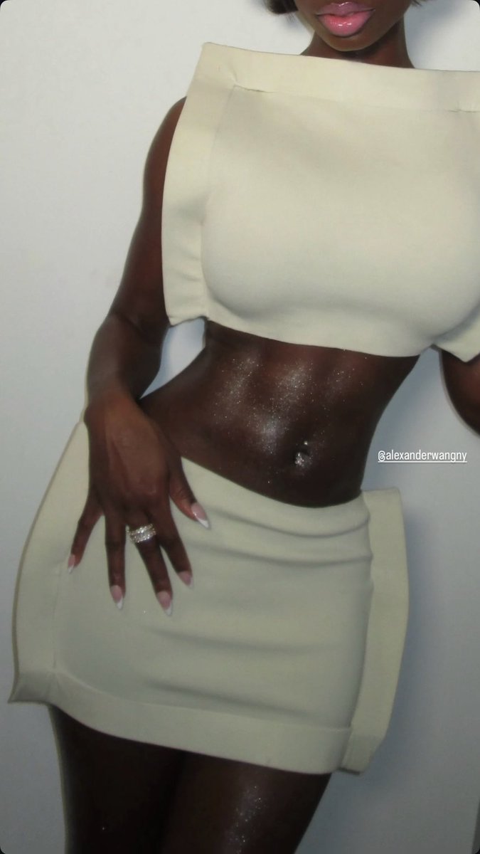 TYRISPRINT's tweet image. WHERE IS THE WAISTTT