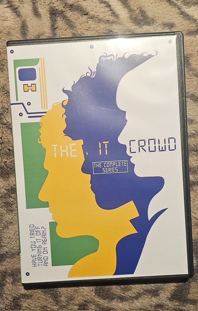 b_leneski's tweet photo. My favorite British sitcom ever The IT Crowd, like I can't it's to funny and besides I really wanted it☺️ and also my favorite character in the show is Maurice Moss he is so cute
#TheITCrowd #RichardAyoade https://t.co/lAodXgXPcR