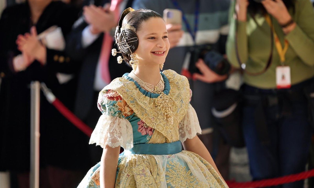 MncGCS's tweet image. Exaltación de la FMIV 2026, Marta Mercader, quien ha logrado desatar aplausos por su simpatía.

Enhorabuena a toda su corte de honor, que vivirá junto a Marta, un año fascinante y que quedará grabado en sus vidas para siempre.