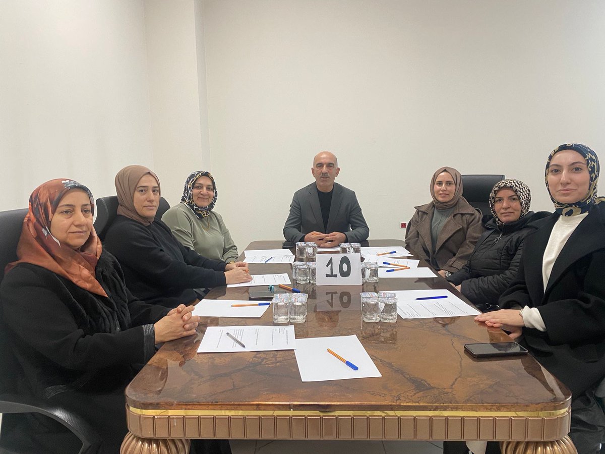Kıymetli İl Kadın Kolları başkanımız sn:<a href="/masifegundogdu/">Maşife GÜNDOĞDU</a>’nun düzenlediği “Köklerden Geleceğe” Kadın Kolları Teşkilat Çalıştayı programına katıldık. 

Programımıza teşrifleriyle  bizleri onurlandıran Genel Merkez Bölge Sorumlumuz Sn. <a href="/senelsavci/">Şenel Savcı</a> ya teşekkürlerimizi sunuyoruz.