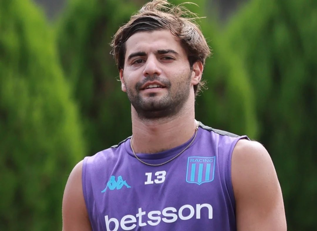 🔹Costas probó la línea de 3/5 para jugar con Tigre. Sosa sería muy flexible, sumándose también al medio.
👉Bloque táctico con Martirena, Colombo, Sosa, Basso y Rojas.