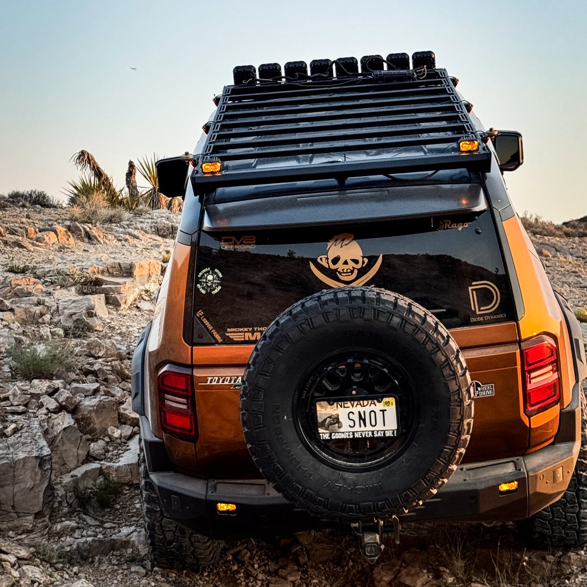 offroadium's tweet photo. Proper mods make the new Land Cruiser 250 truly unstoppable. This striking Copper Gold wrap SEMA build proves it with a set of 37" tires, Black Rhino wheels, Dobinsons lift, DV8 Offroad armor and other goodies.
https://t.co/uxPtl4TnPY

#landcruiser250 #offroad https://t.co/SvBKl0aqLi