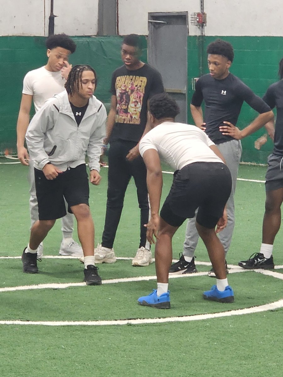 eliwilliams09's tweet photo. Morning: In the 🧪 🏈
Afternoon: basketball game 

Life of the Multi-Sport Athlete! https://t.co/YDVI81tPNY