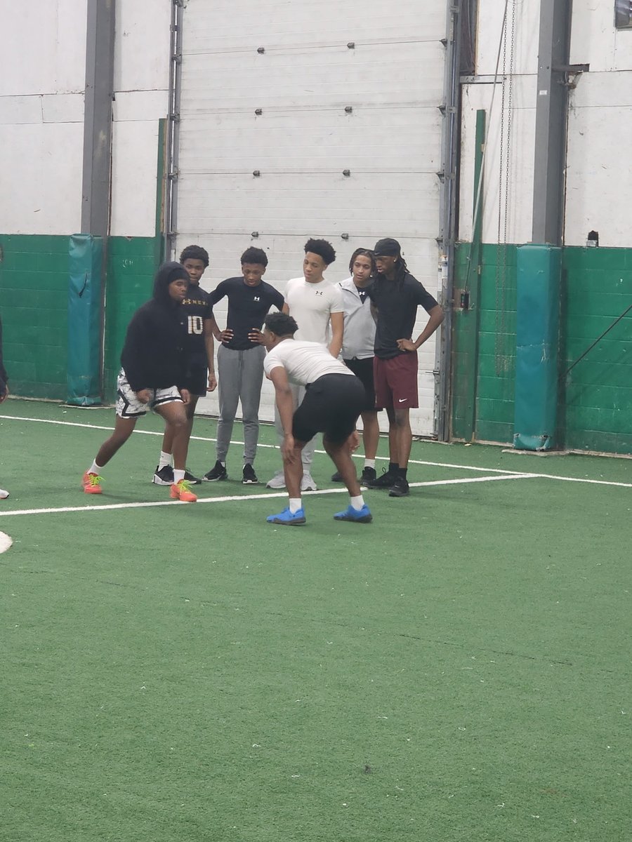 eliwilliams09's tweet photo. Morning: In the 🧪 🏈
Afternoon: basketball game 

Life of the Multi-Sport Athlete! https://t.co/YDVI81tPNY
