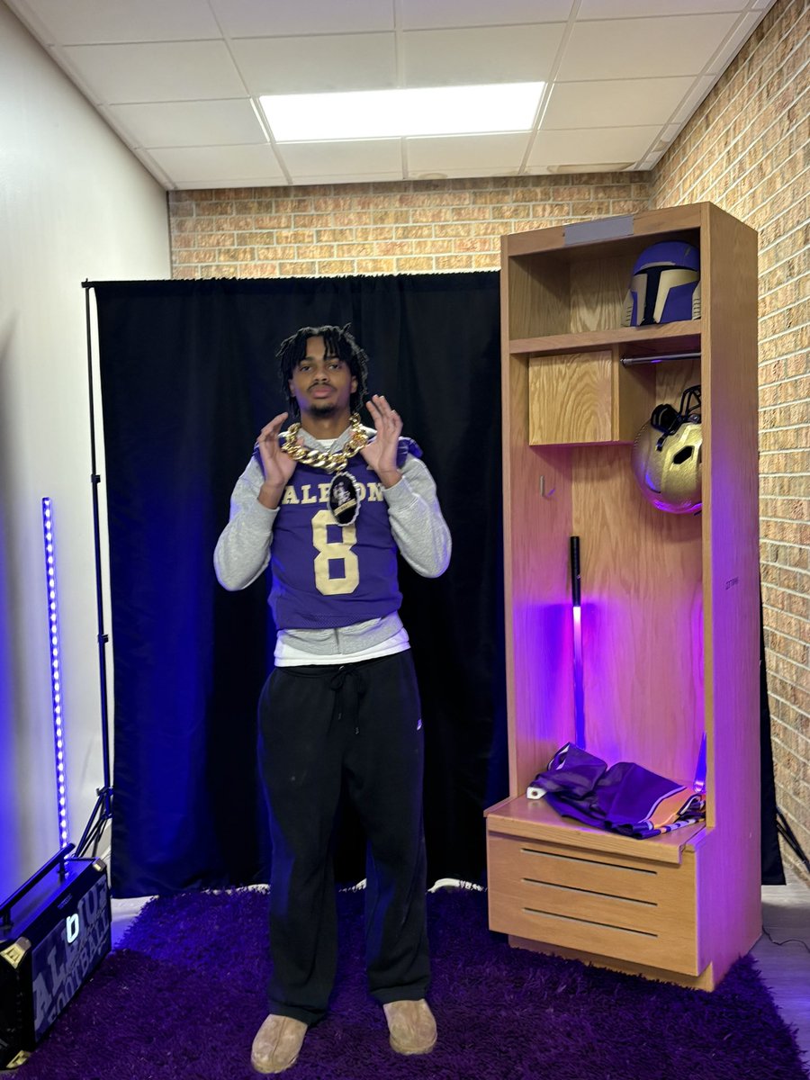 DavistonIsiah's tweet image. Had a great visit at @AlbionFootball. Very grateful for the invitation and hospitality @stoneyrock64.

@BobbyMarten2 @cmerrell3 @VincentIwuagwu @JohnnyPardo24 @XplosivePA @MichFBFrenzy @PrepRedzoneMI @TheD_Zone