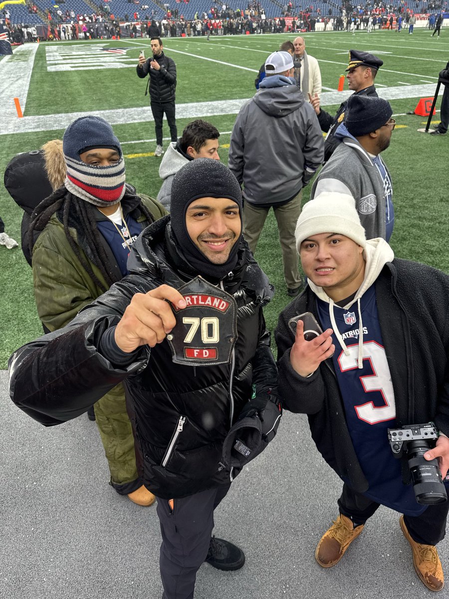 GJSomma's tweet photo. Surprisingly emotional. Fans, &amp; even former players, enthusiastically posed for photos holding my father’s PFD number to pay tribute to him. He was a stranger to them, but he was a loyal member of the respected Patriots Nation. Stay classy @Patriots . 🦞
@Edelman11 his favorite. https://t.co/X7y9zNK4Ve
