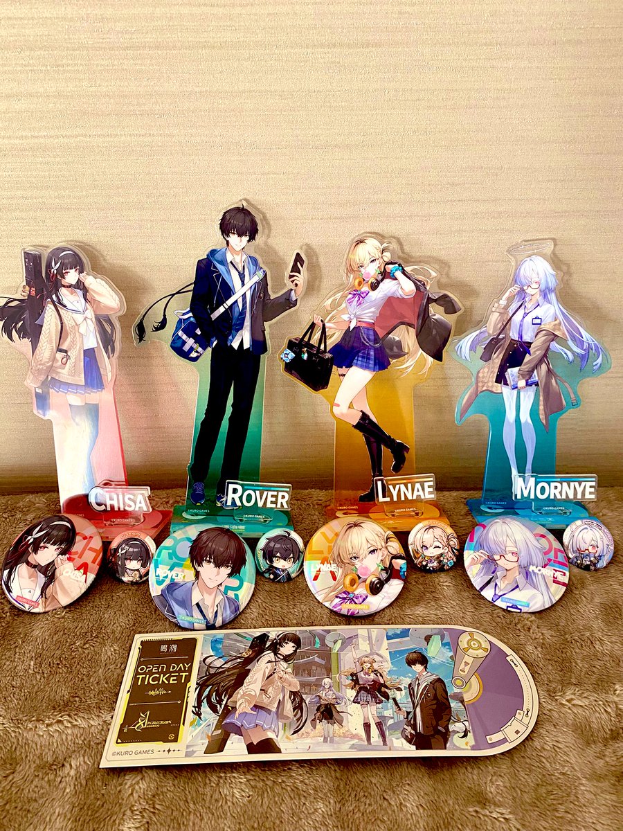 鳴潮のグッズの品質の高さよ モーニエの小さい缶バッジの方、同人誌