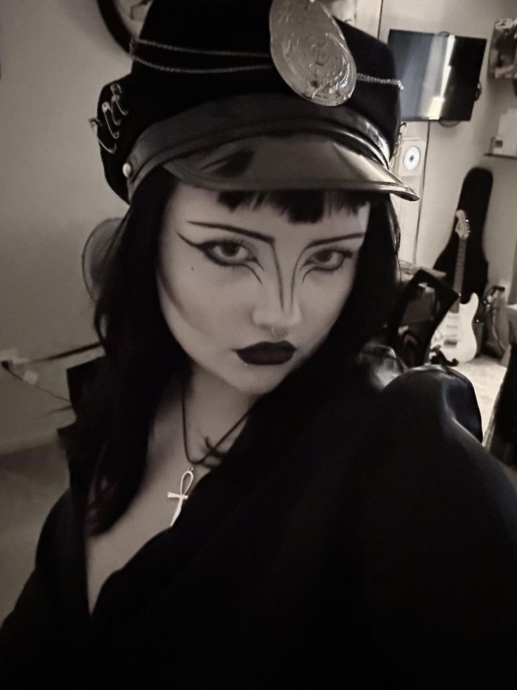 Emmamcastillo's tweet photo. spoil me daddy 🖤 #sugarbaby #sugardaddy #paypig #gothmommy #feet https://t.co/SpC2yyXmMc