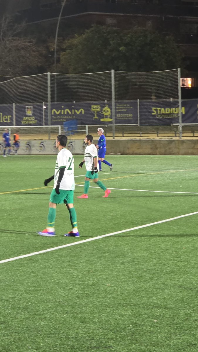 Avui als Canyars hem passat la tempesta perfecta. Jugàvem contra el cuer, només érem dotze jugadors i no ens sortien bé les coses. Hem empatat i encara gràcies. Endavant! ⚪️🟢
At. Castelldefels, 1 - Sants, 1