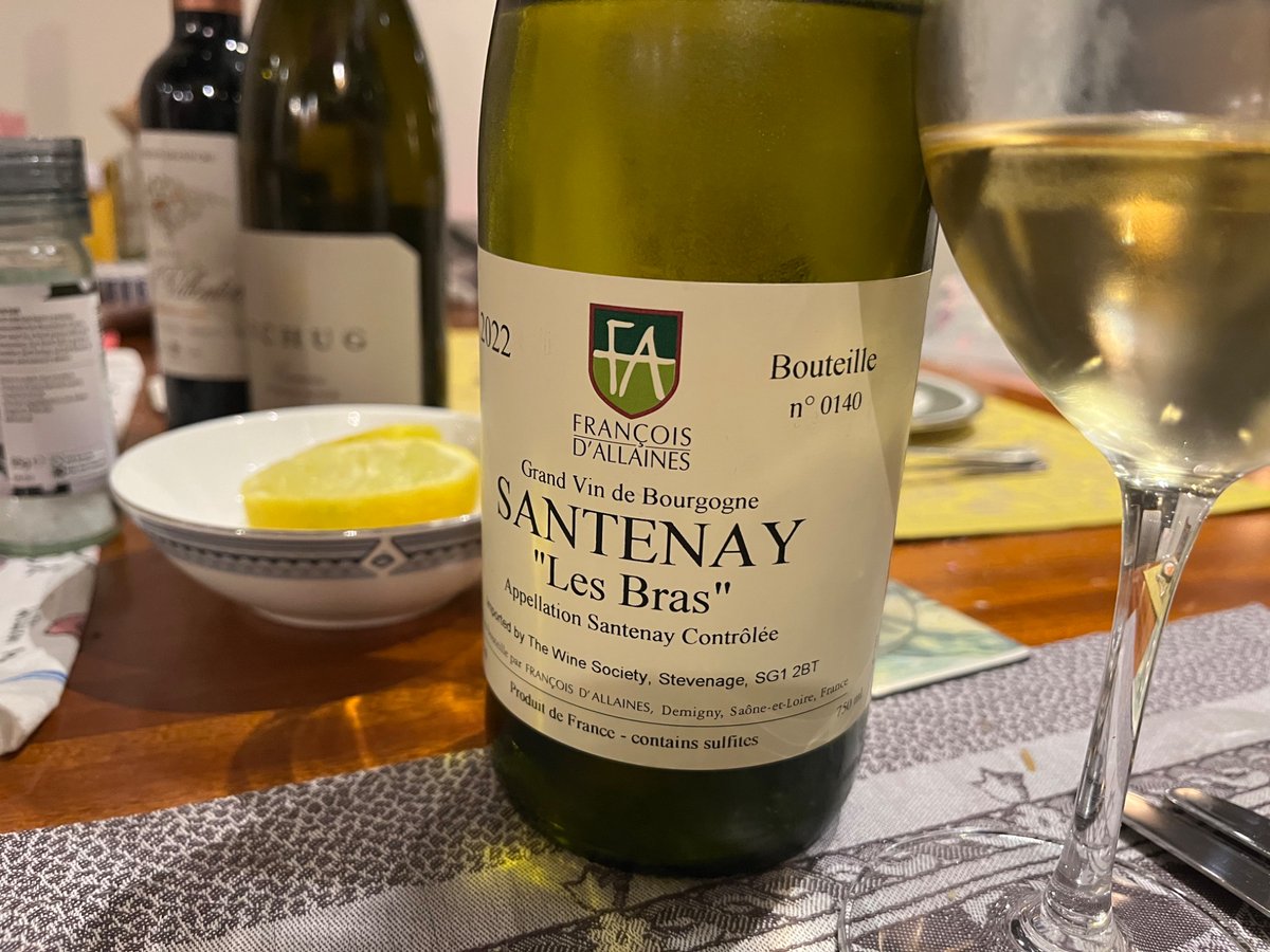Jeremyonwine's tweet photo. Tonight a full, rich white #Santenay from #FrancoisdAllaines ‘22 with plenty of ‘middle’ and a ripe and seductive #PinotNoir from #Schug in #Carneros - cheers! #wine #vin #winelover https://t.co/xNhIuOXoMg