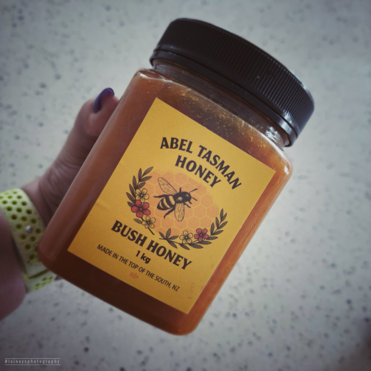 A great reminder of Xmas Day in Mārahau - spent with family and friends on what was a stinking hot summer’s day 😎 

The honey is superb - rich and creamy. Perfect 🌟