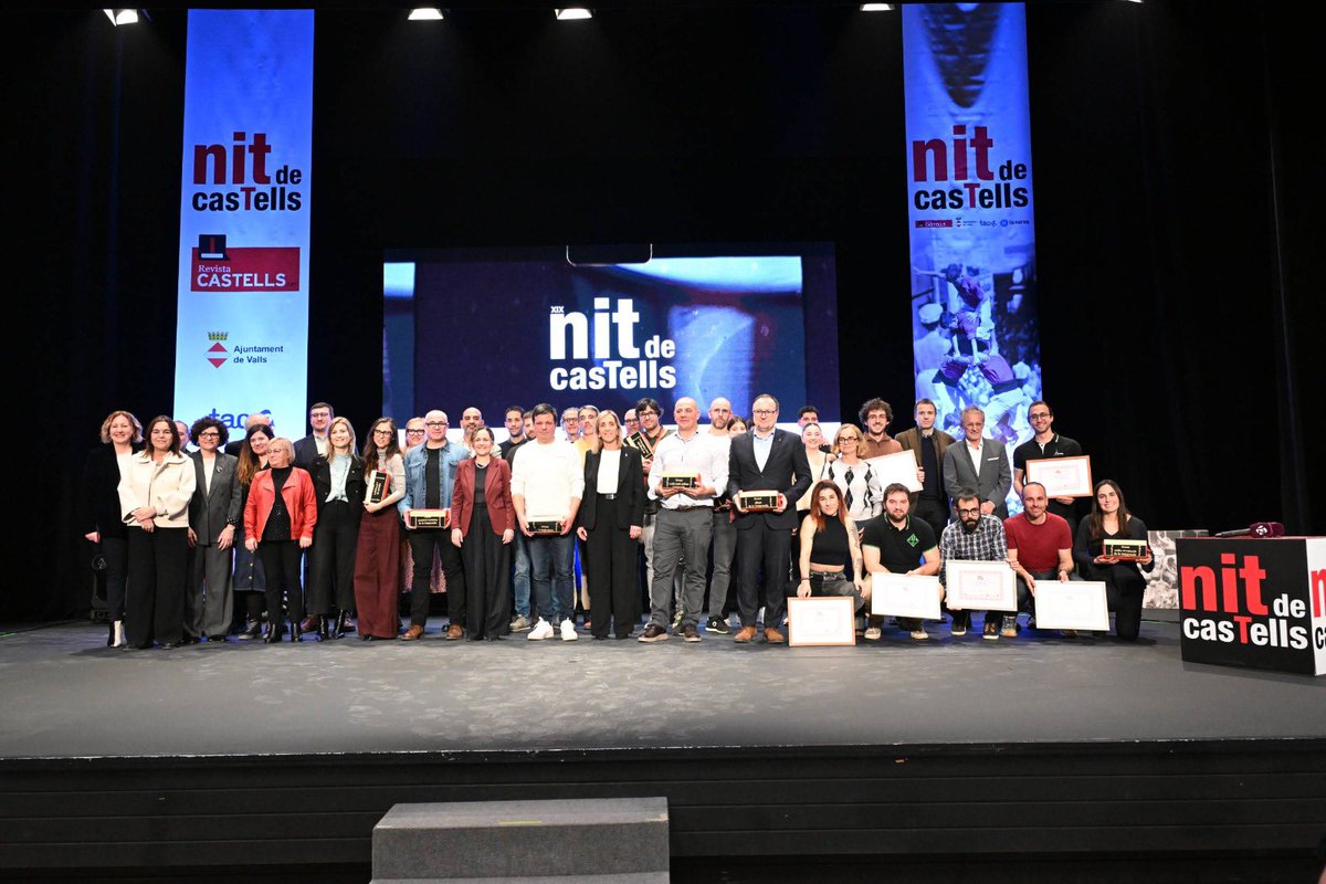 🟥 Felicitats als guanyadors de la Nit de Castells. Hi hem estat ben a prop, però ens omple d'orgull haver arribat fins aquí i, fins tot, al costat d'algunes colles immenses.
🙌 Vinga, l'any vinent, més encara!
#castells #castellers