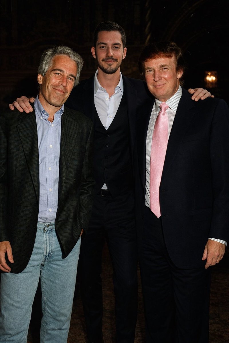 erickhealy's tweet image. Están saliendo imágenes del caso Epstein y es increíble que nuestro ídolo aparezca en una de ellas. 💣🔥