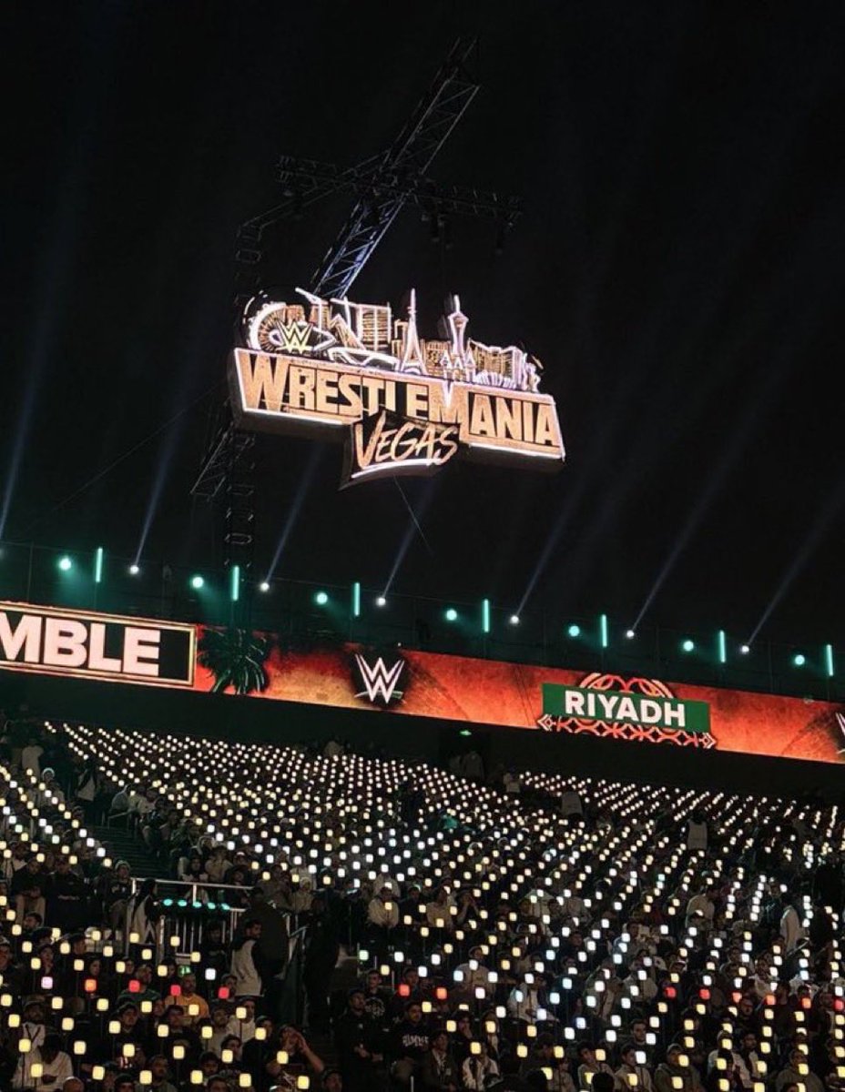 NotThisPunk's tweet photo. @AEWCer0Miedo The lights sit above the seats. So when they are bright, its hard to see under them. https://t.co/OCtdCIrSZ3