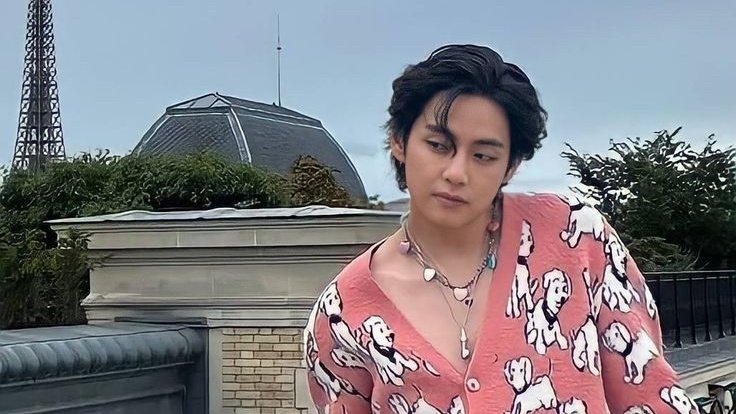 fairygukvi's tweet photo. taekook #kookv au ft. keonho &amp; sakuya

Kavi lebih suka style serba hitam ala Papinya Saka, sementara Saka lebih suka gaya penuh warna dari Papinya Kavi. Hal ini membuat mereka seperti anak yang tertukar —atau memang benar tertukar? https://t.co/rMtSeJdIKC