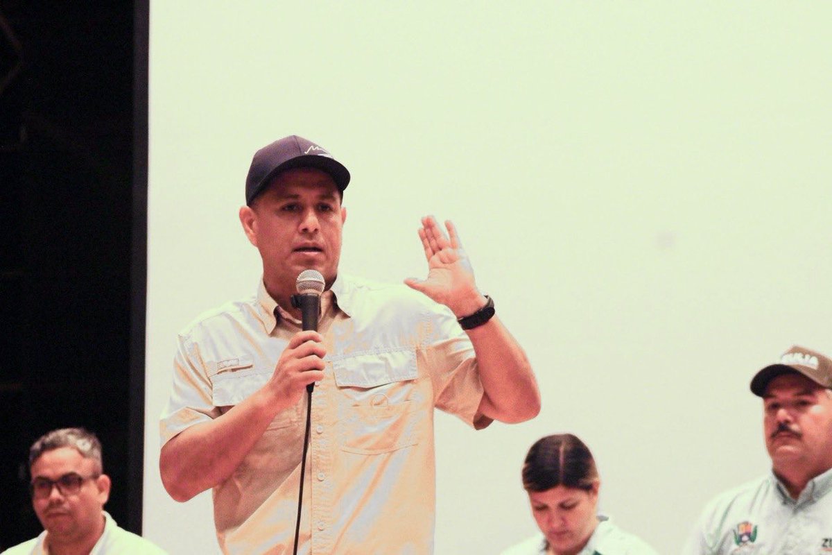 pinfantea's tweet image. Desde la secretaria de asuntos parlamentarios del @PartidoPsuv realizamos el Encuentro Legislativo del Gran Polo Patriótico en #Maracaibo estado Zulia, planteando agenda de trabajo a nivel nacional y reconociéndonos como fuerza. Seguir de pie, implica mantener la unidad.