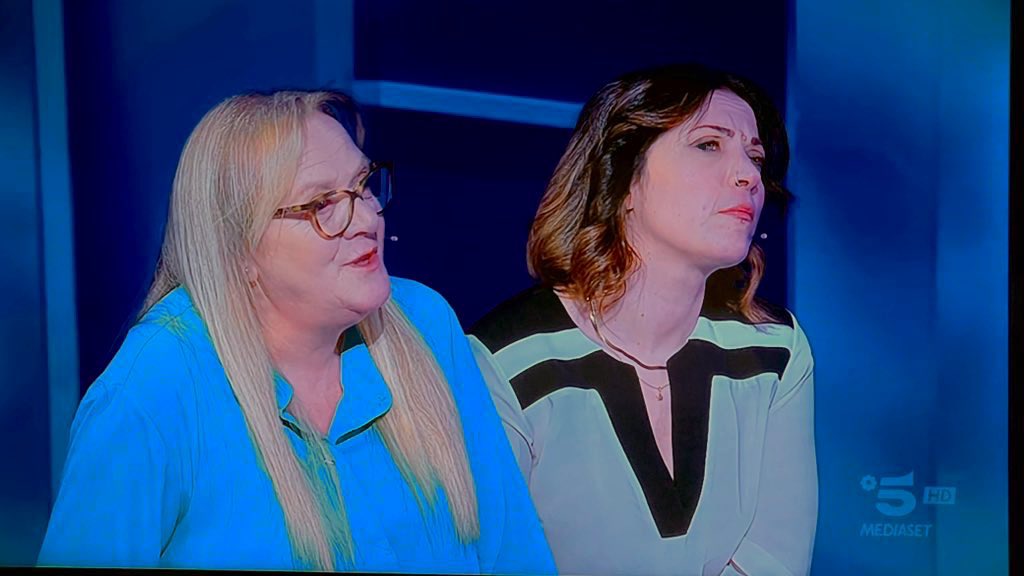 Stimo questa coppia.
La madre iena patentata,la figlia vittima della madre.

 #cepostaperte