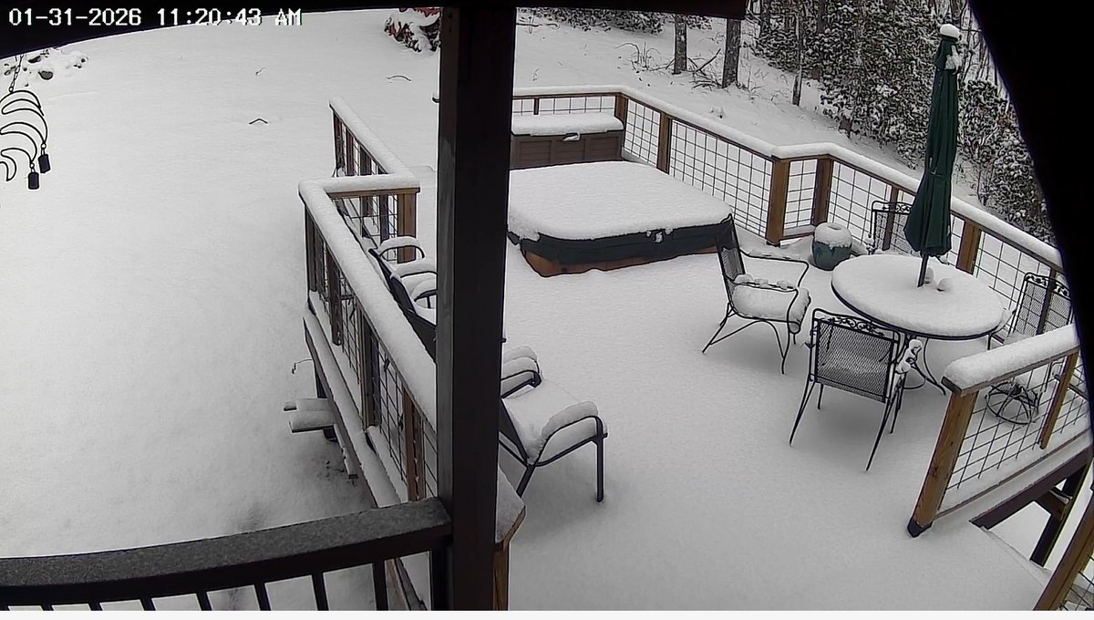 ArdentlyGrant's tweet photo. @NWSGSP Table Rock State Park along SC11 near Pumpkintown north of Pickens had about 4-6". 
#SCWX #UPSTATESC #GVL #PICKENS #Easley #Clemson #Oconee https://t.co/MjWp29CJPx