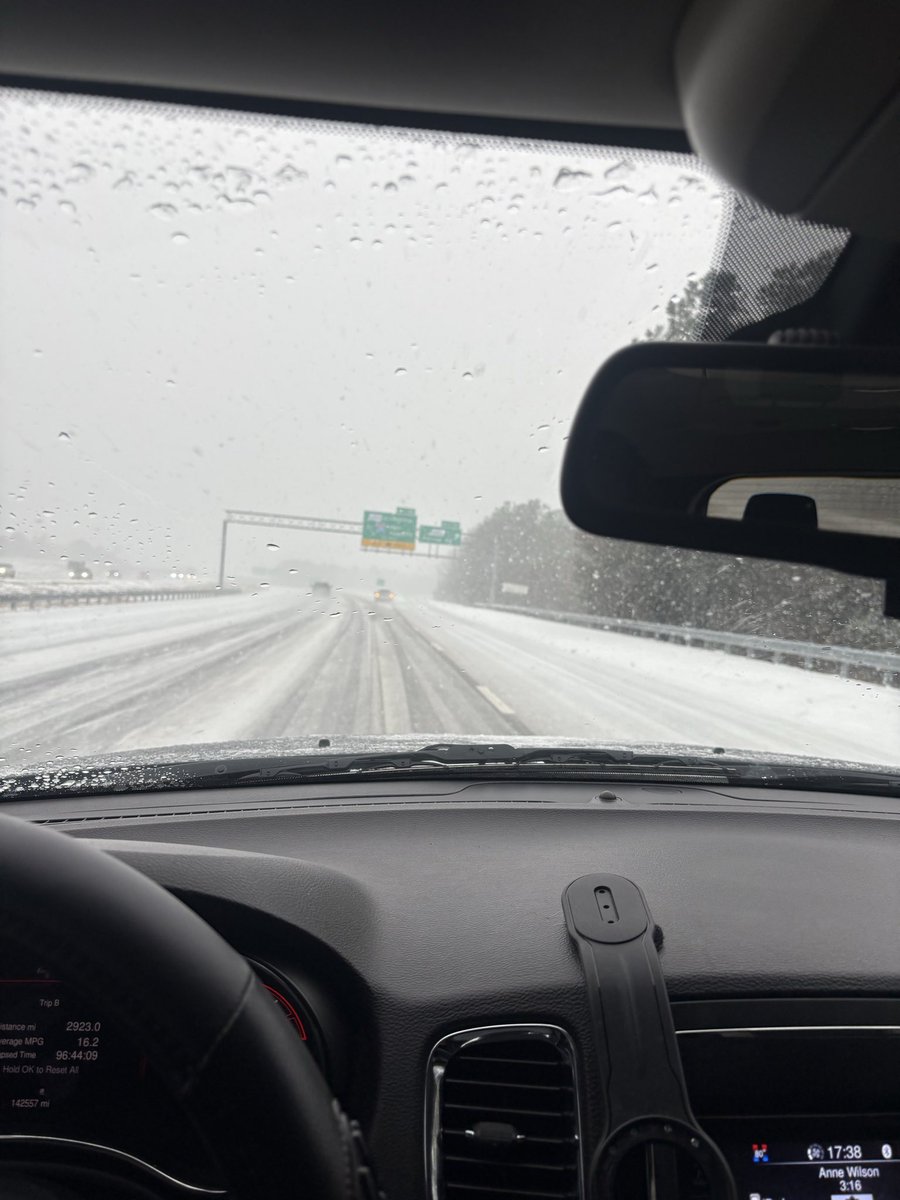 DeucesA's tweet image. Hustling through a crazy storm then someone will text you they need emergency 2000gh