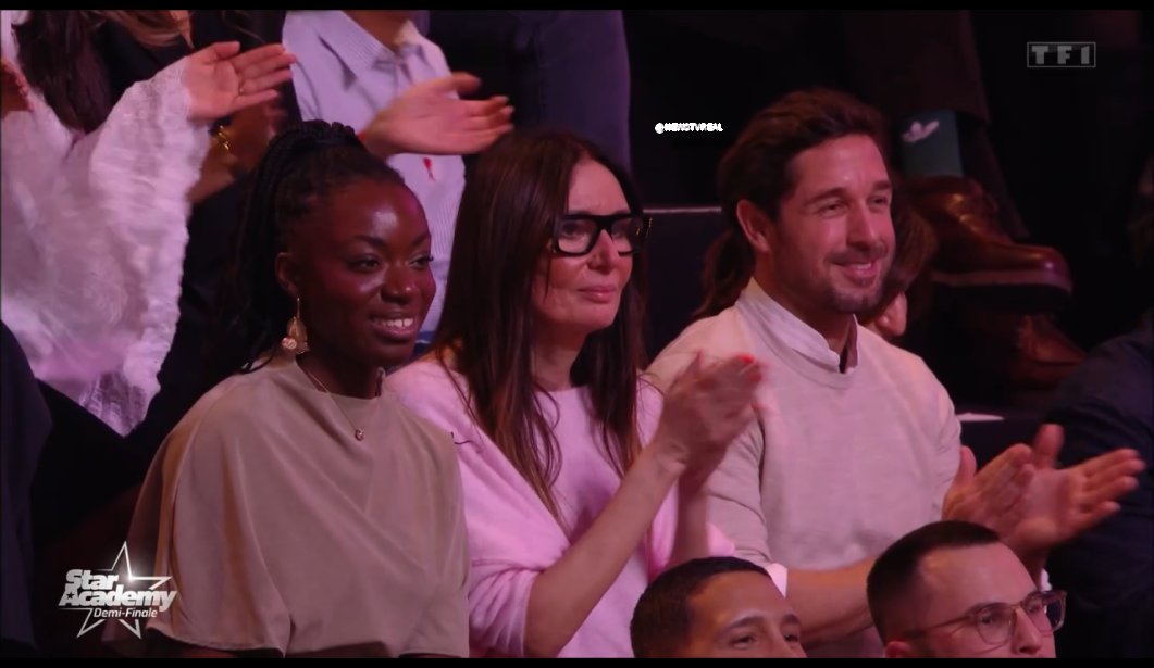 NewsTVReal's tweet photo. Cette piqure de rappel pour nous faire prendre conscience que Sarah n'est pas du bon côté du plateau ce soir. #StarAcademy #StarAcademyLeLive https://t.co/U0I08vFdsc