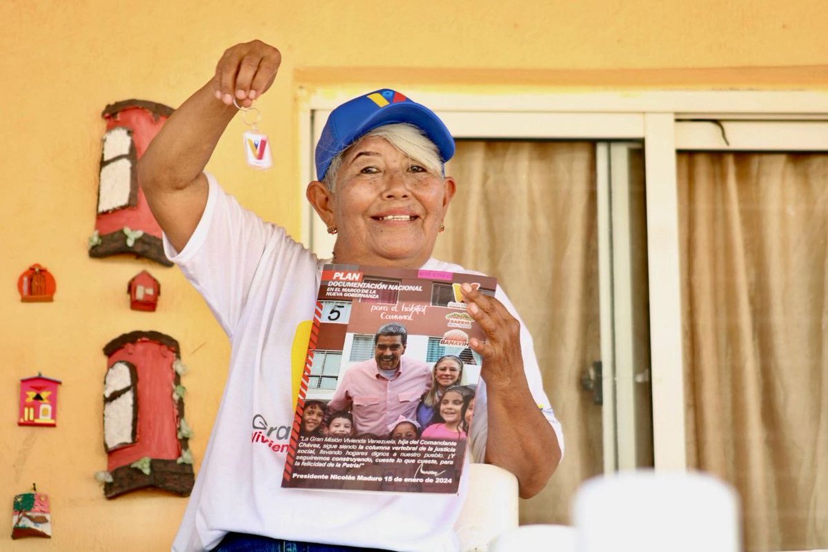 pinfantea's tweet image. Acompañamos a las autoridades a la entrega de viviendas y títulos de tierra urbanas en el estado #Zulia, haciendo justicia social con las familias y los trabajadores. 

Desde la parroquia Juana de Ávila de #Maracaibo ratificamos que este país sigue de pie a pesar de haber sido