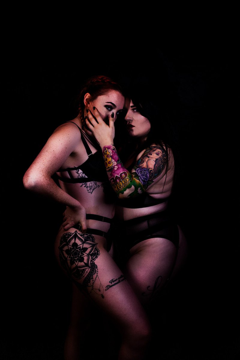 📸- <a href="/lazstone_artist/">Laz stone</a> 👯‍♀️ - lindyglamx