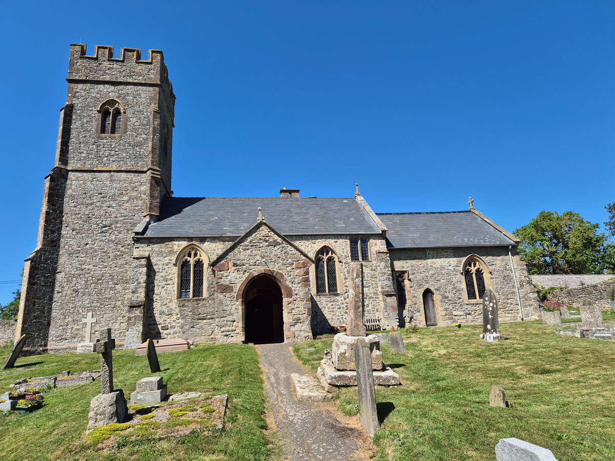 TheHistoryMouse's tweet photo. As #FontsMeanFarewell it's time to move on to review the next and last leg of the #ScamperDownTheSomersetCoast from 2025. Leg four: #EastQuantoxheadToDunster Part A: #StMaryQuantoxhead #StDecumanWatchet https://t.co/wQqhjQfXPg