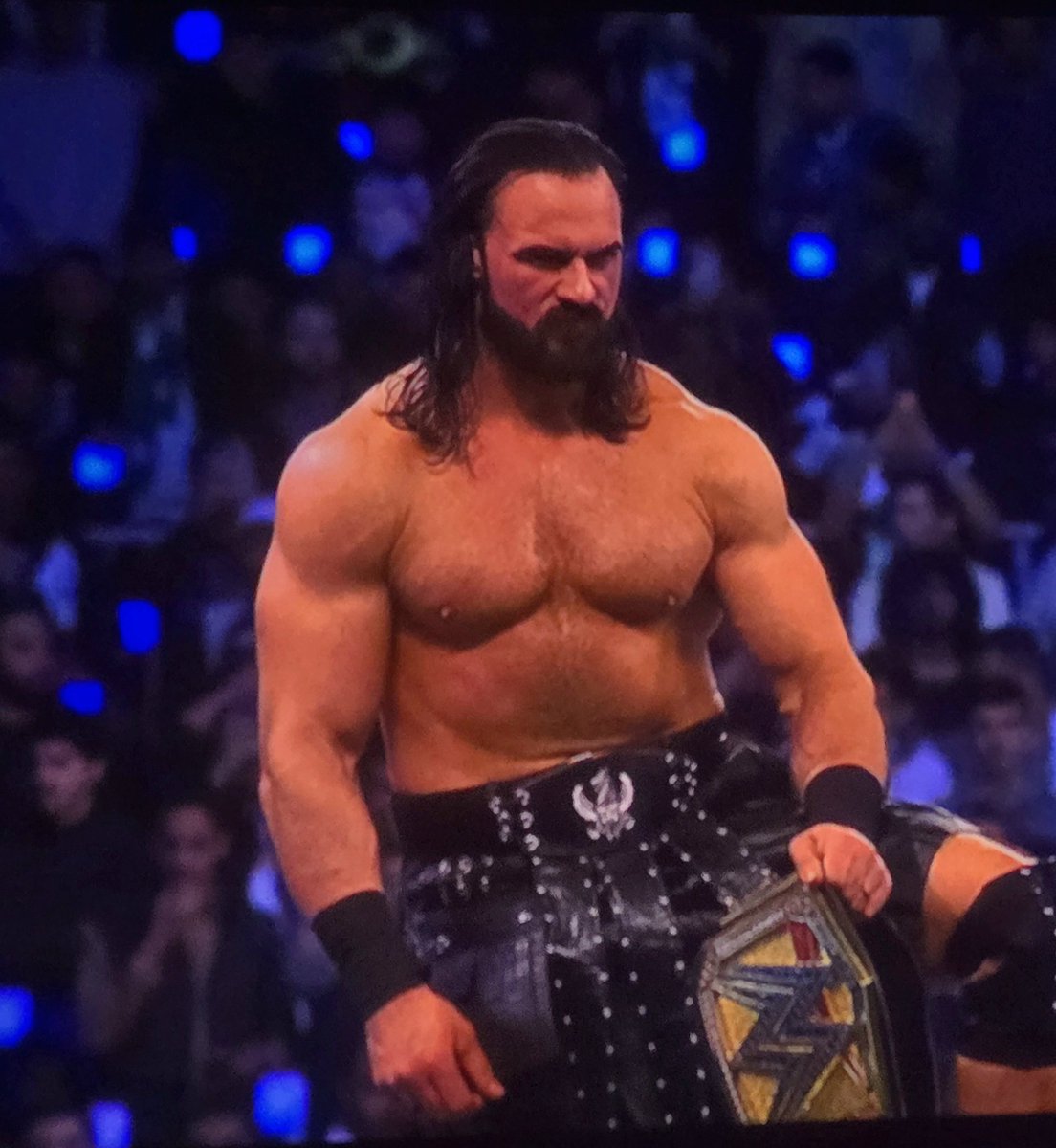 fc17i's tweet photo. The Champ Is Here! 🔥
#RoyalRumble https://t.co/eeiWwfglpZ