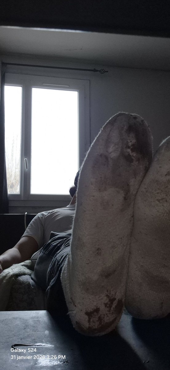 Bossyacine9's tweet photo. Occupe-toi de mes chaussettes sale 🐷
#cashmaster #sho7 #paypig #dirtyfeet https://t.co/7U5eEoUNrr
