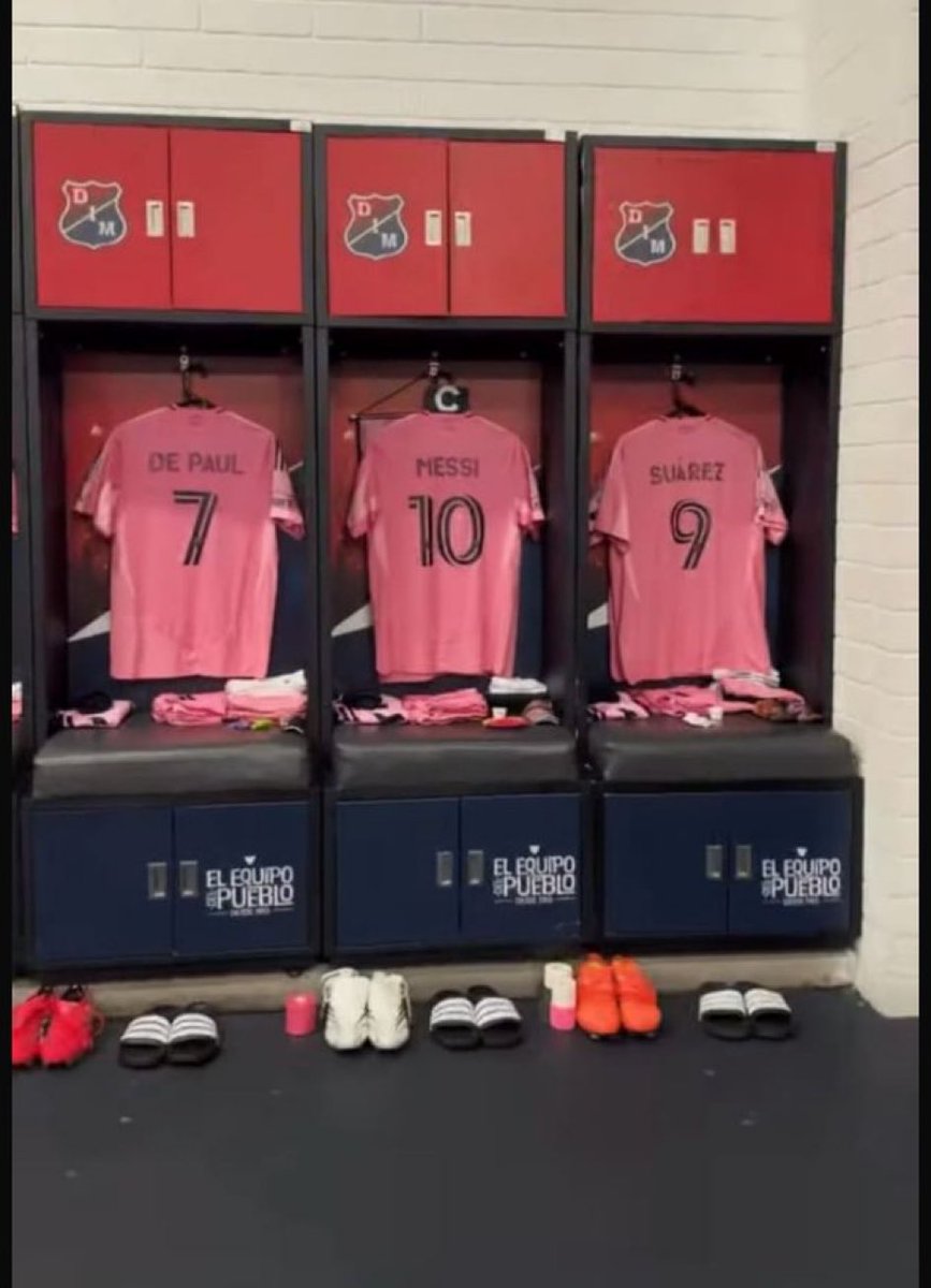 DIM Out Of Context tweet media