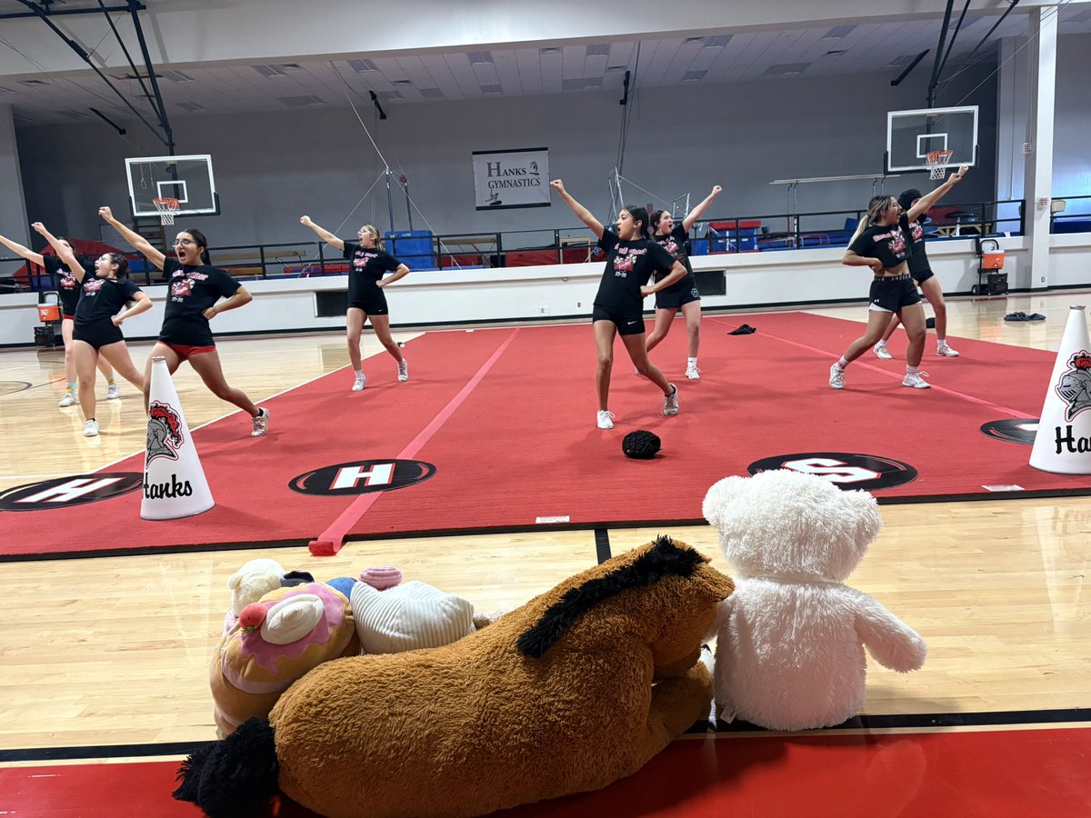 Hanks Cheer tweet media