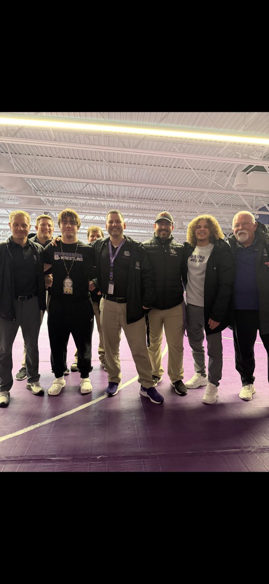 BHSDogsWrestlin's tweet photo. Dawgs get it done at sectionals today. Our pin chain winner is Colton Gibson, bloody head and all. https://t.co/uQ6tDUtnVx