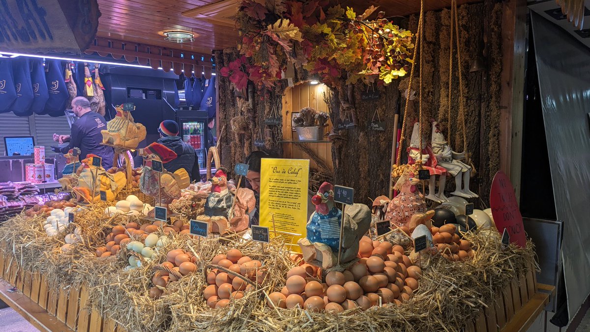 OneDayAnyWhere's tweet photo. Véritable institution à #Barcelona 🇪🇸 #Cataluña, le marché de #LaBoqueria est un labyrinthe de plus de 2 500 mètres carrés où se trouvent plus de 300 stands. Situé près de La Rambla, la première mention du marché date de 1217 ! https://t.co/baY7hNJ2up