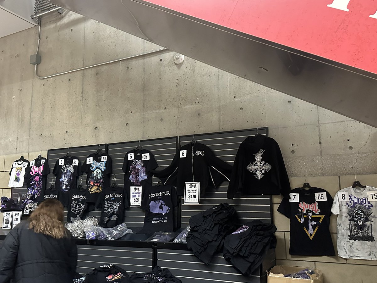 aurora 🦇 tweet media