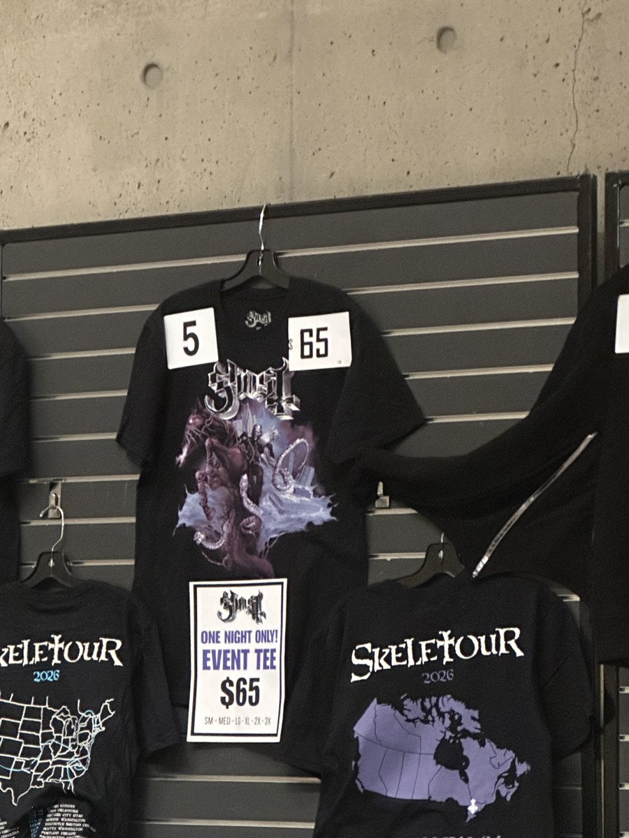 aurora 🦇 tweet media